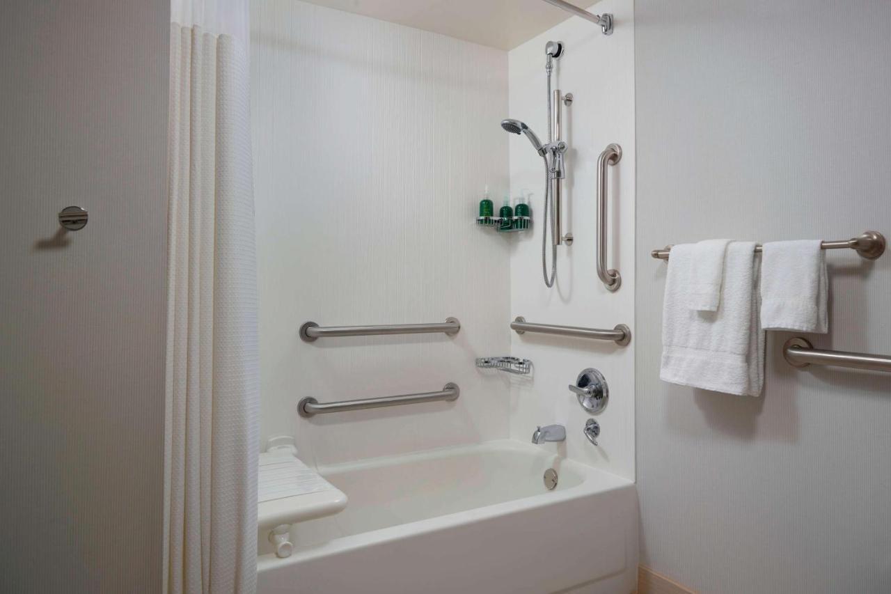 Sonesta Select Newport Middletown Hotel Bagian luar foto